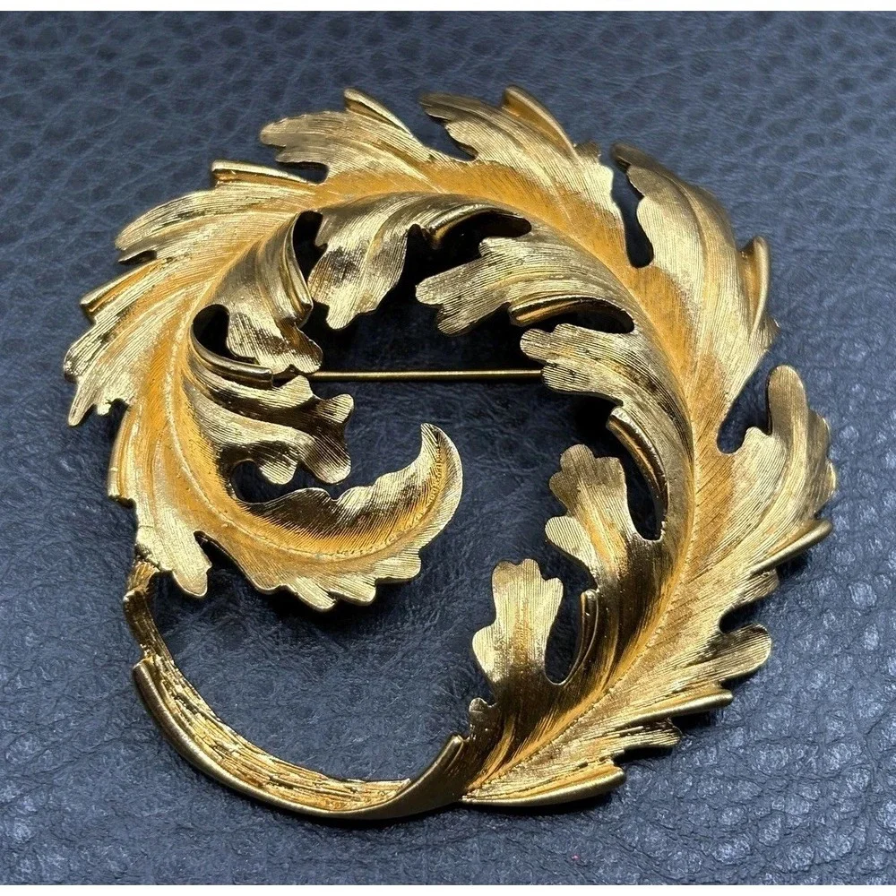 Vintage HUGE Monet Swirl Feather Leaf Wreath 80s Brooch Textured Pin Gold Tone